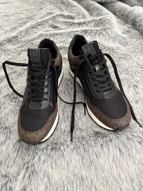 Michael Kors Maddy Logo Trainer Black/Brown Size: 8.5